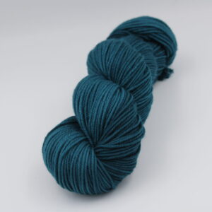 Dame du lac DK, 100 % mérinos. idéale pour vos projet tricot DK. Couleur vert. Coloris Esméralda.
