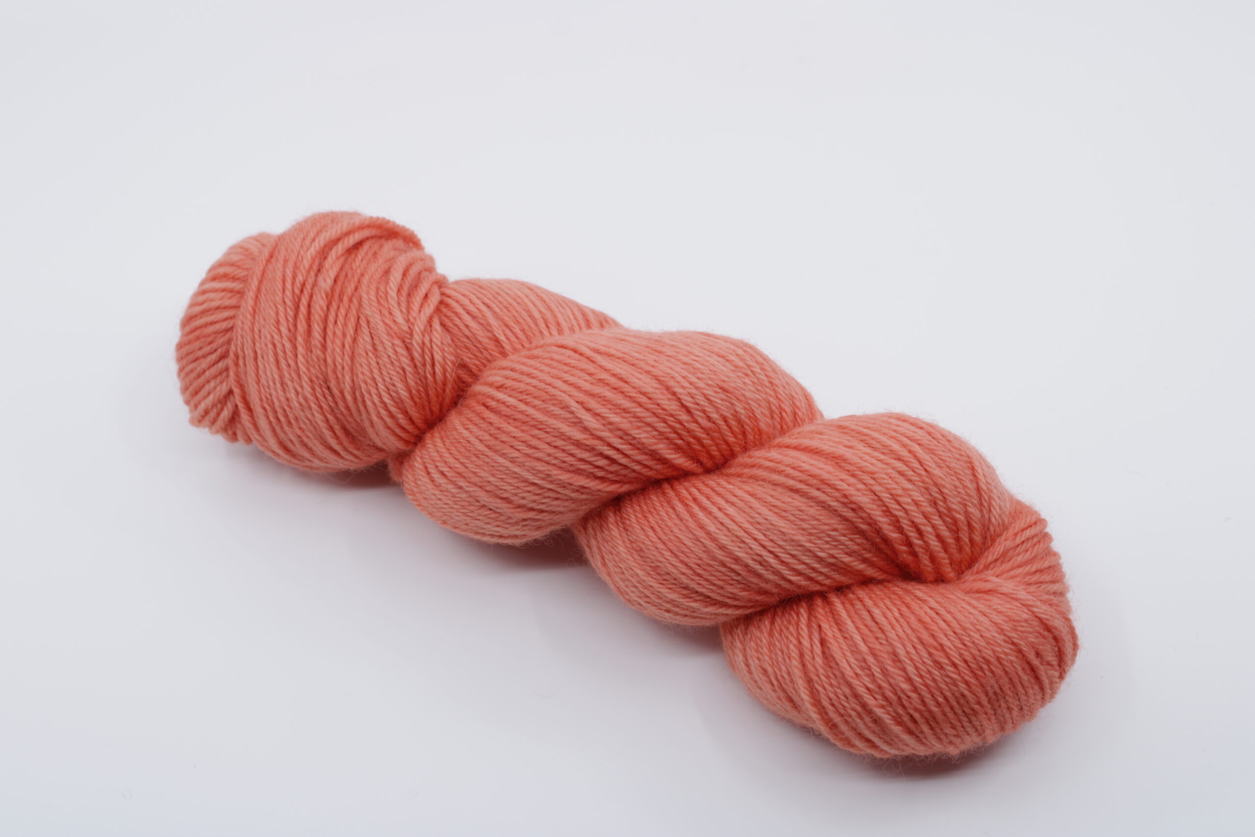 Base Lancelot DK. 100% BFL (Bluefaced Leicester). - Couleur orange. Coloris: Yvi.