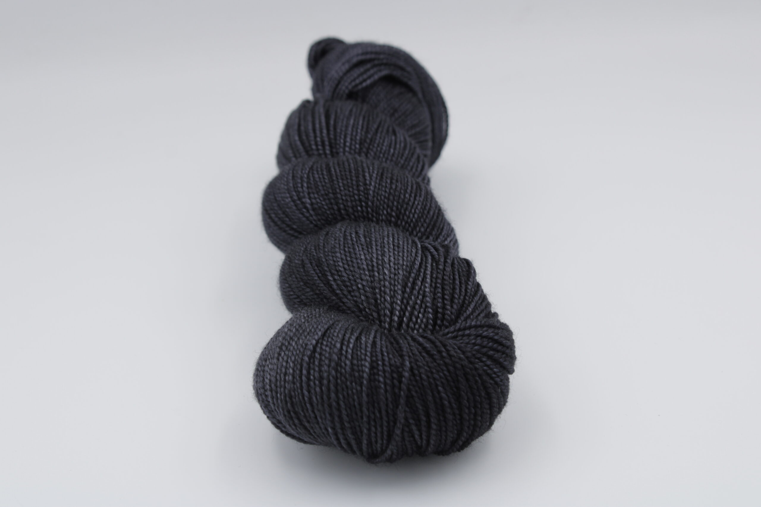 Emi, laine 80% mérinos et 20% soie , charcoal, coloris Tempête