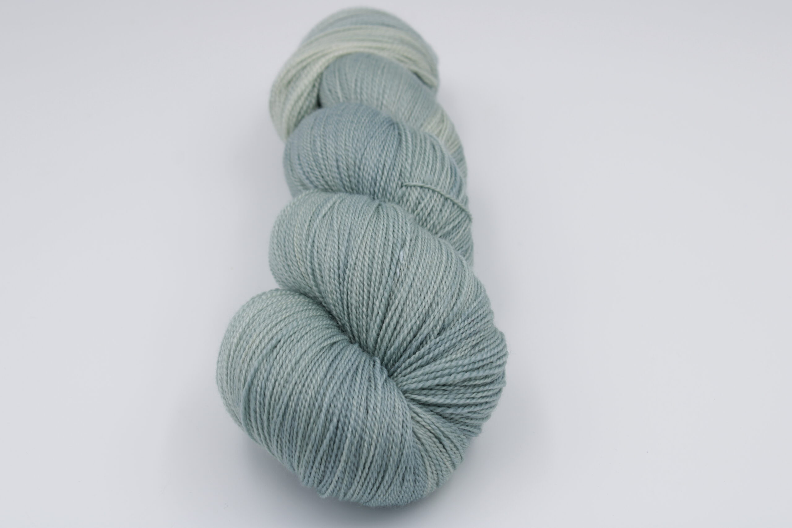 Emi, laine 80% mérinos et 20% soie, vert coloris Sauge