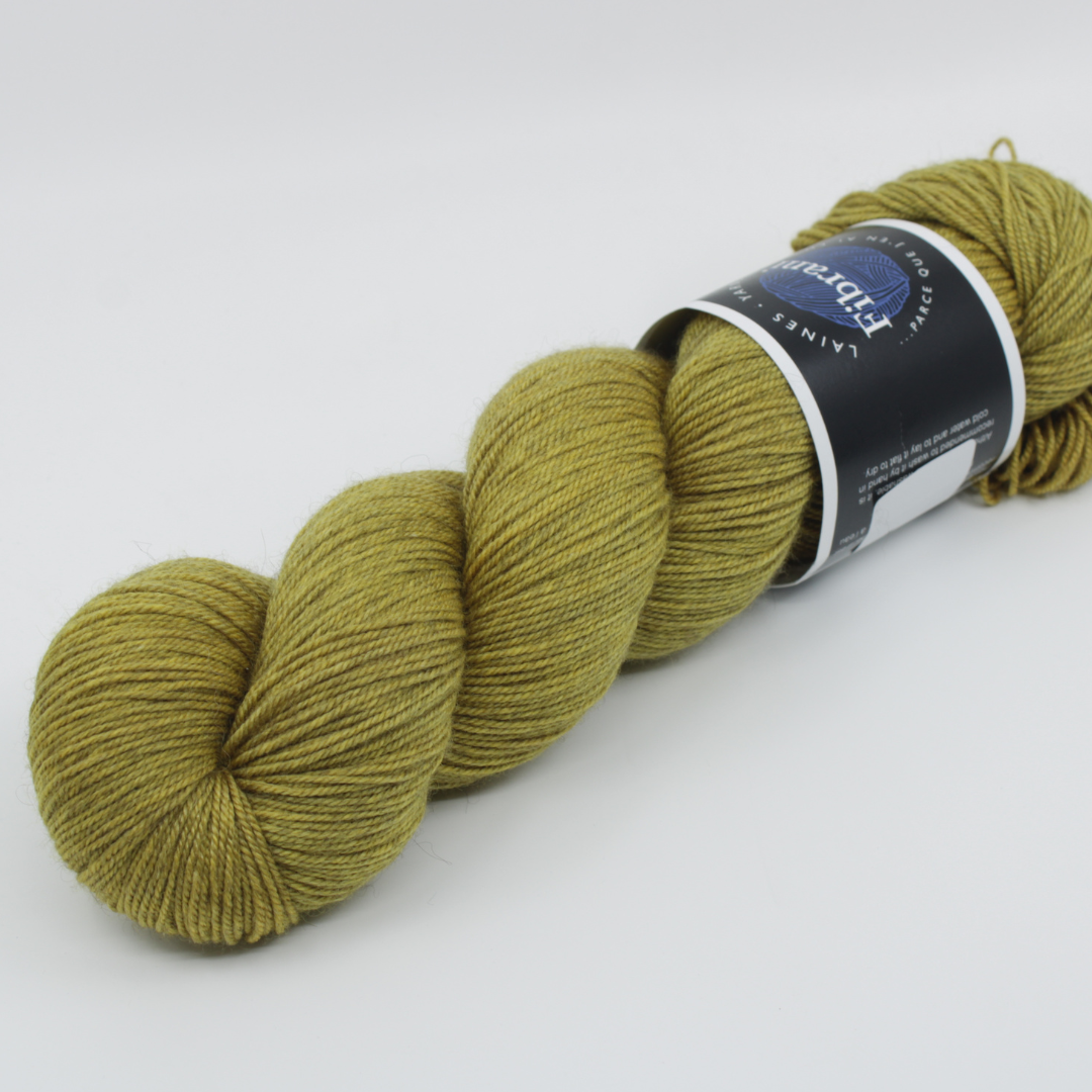 Laine Fibrani, base: Tibétaine. 65% mérinos - 20% soie et 15% yak. Couleur: jaune , coloris Gustave.