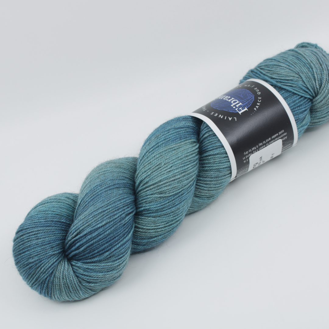 Laine Fibrani, base: Tibétaine. 65% mérinos - 20% soie et 15% yak. Couleur: Bleu turquoise, coloris : Billy.