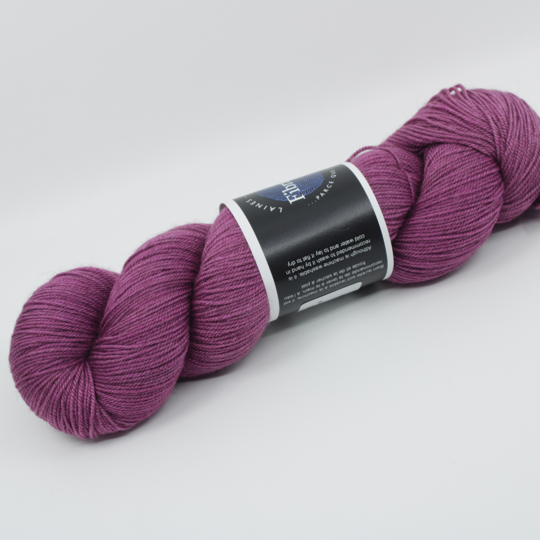 Laine Fibrani, base: Tibétaine. 65% mérinos - 20% soie et 15% yak. Couleur: rose fushia, coloris : Lizzie.