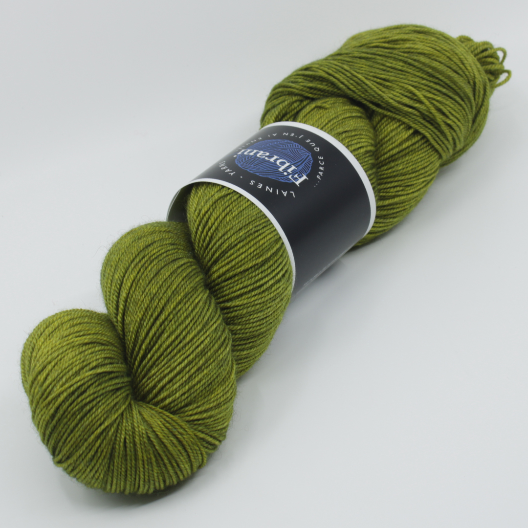 Laine Fibrani, base: Tibétaine. 65% mérinos - 20% soie et 15% yak. Couleur: vert- jaune, coloris : Alfred.