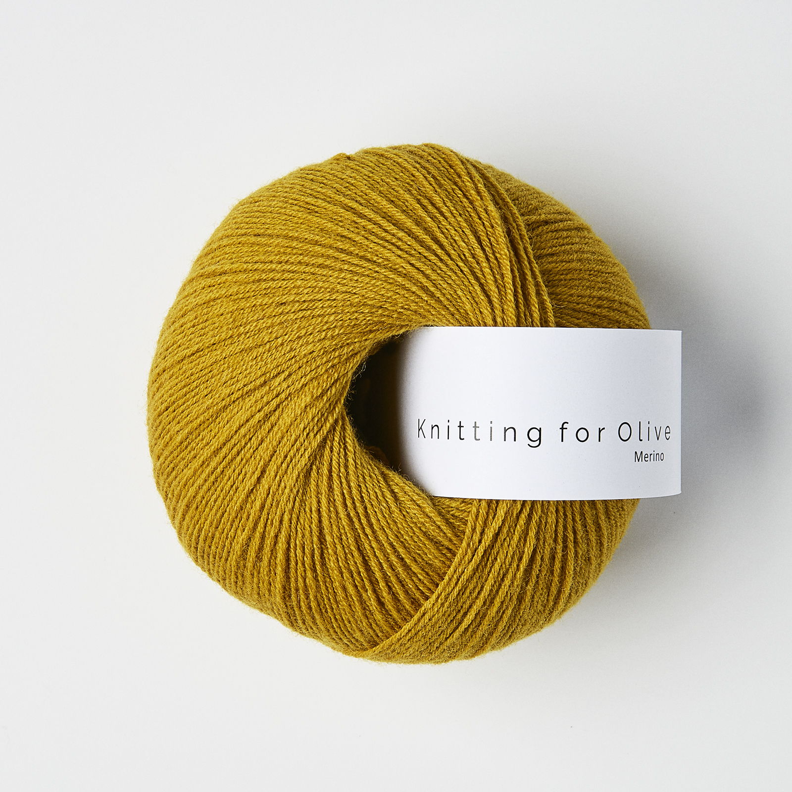 Knitting for olive merino, le fil est composé à 100% de laine sans mulesing fingering léger. Couleur jaune moutarde - Coloris: Moutarde.