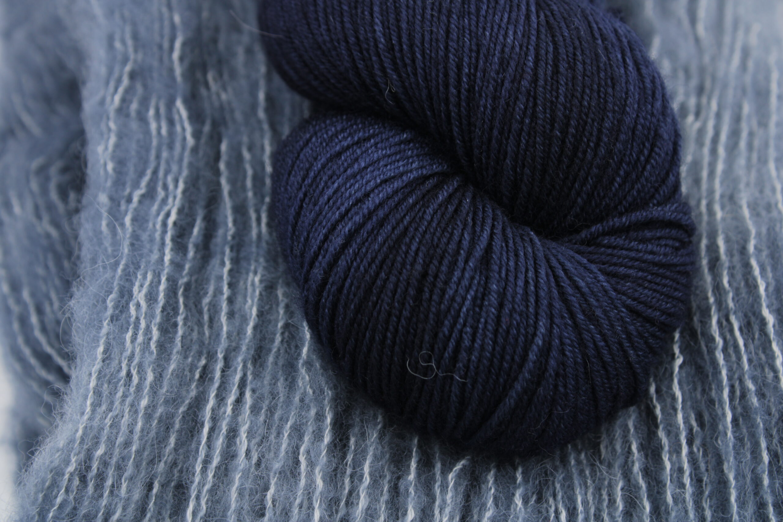 Kit de tricot - Velvet Mirror Cowl by Andrea Mowry – Image 8