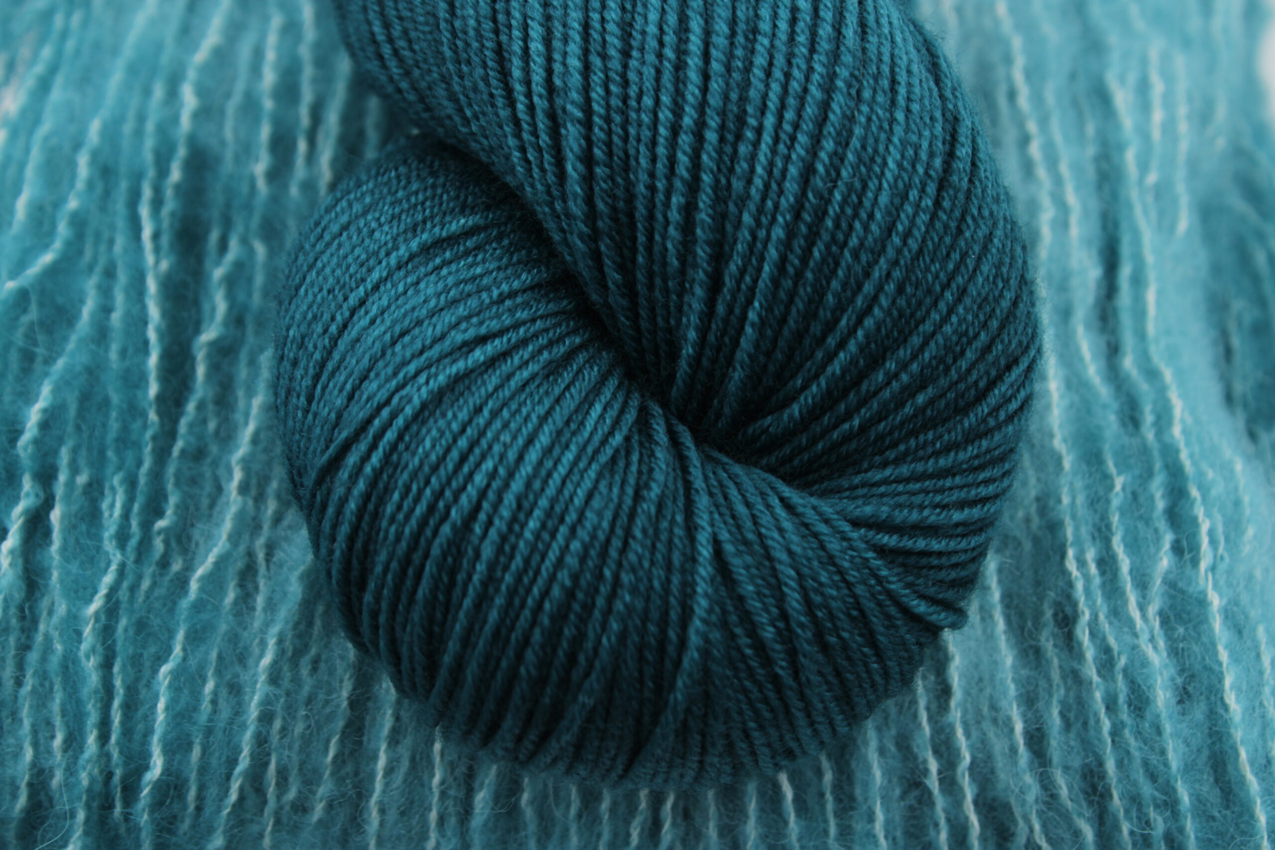 Kit de tricot - Velvet Mirror Cowl by Andrea Mowry – Image 4