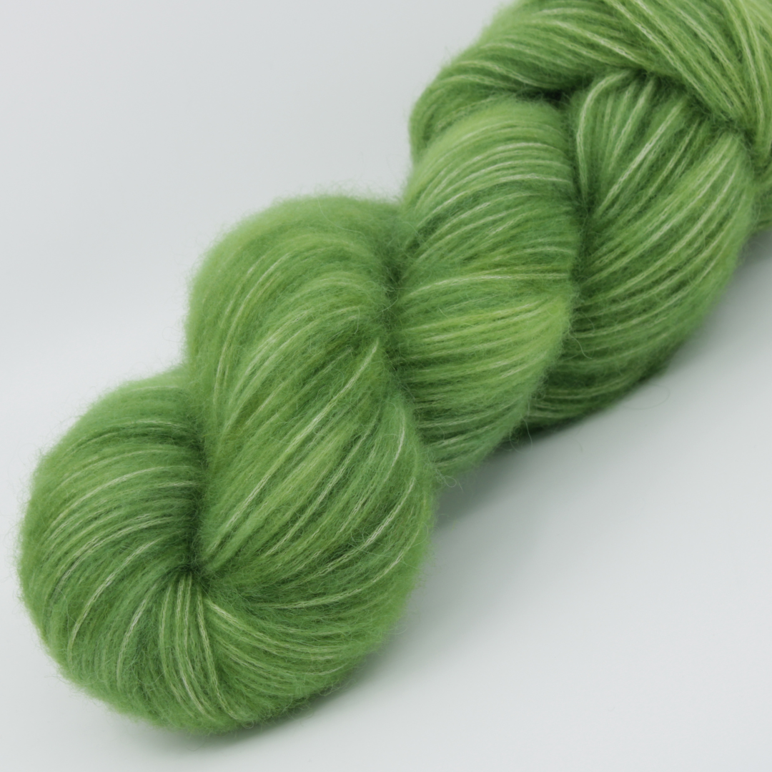 Laine Fibrani -Base Aurora,51% Bébé alpaga et 49% coton ,couleur: vert. Coloris Mathis